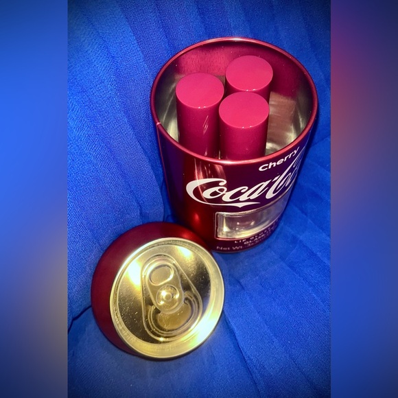 COCA COLA LIP GLOSS -  LIMITED-EDITION 3 PIECE SET - Picture 6 of 7
